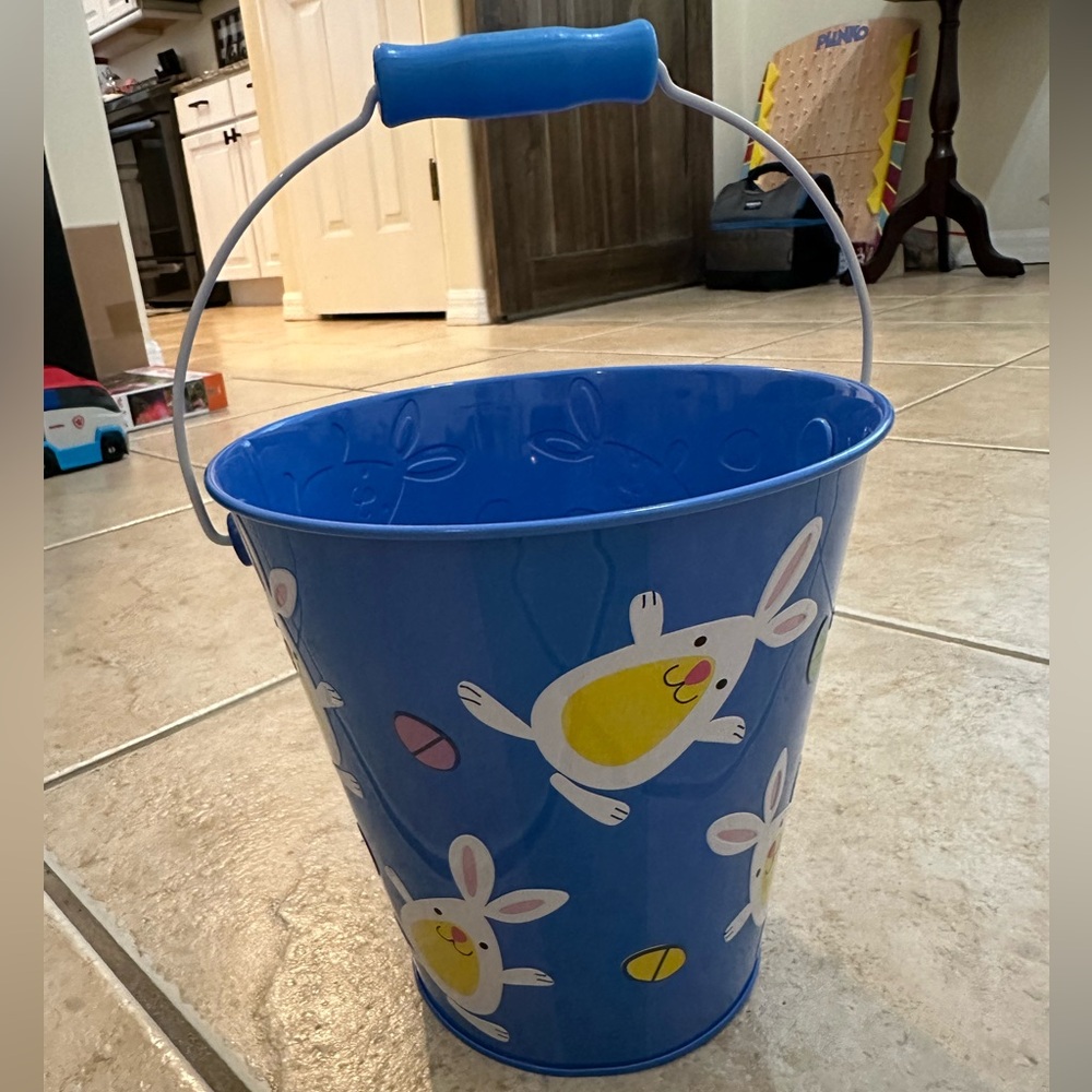 NWOT Metal Bunny Easter Bucket Basket